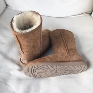 UGG Shoes - Classic UGG Boots UGG Shoes - Classic UGG Boots